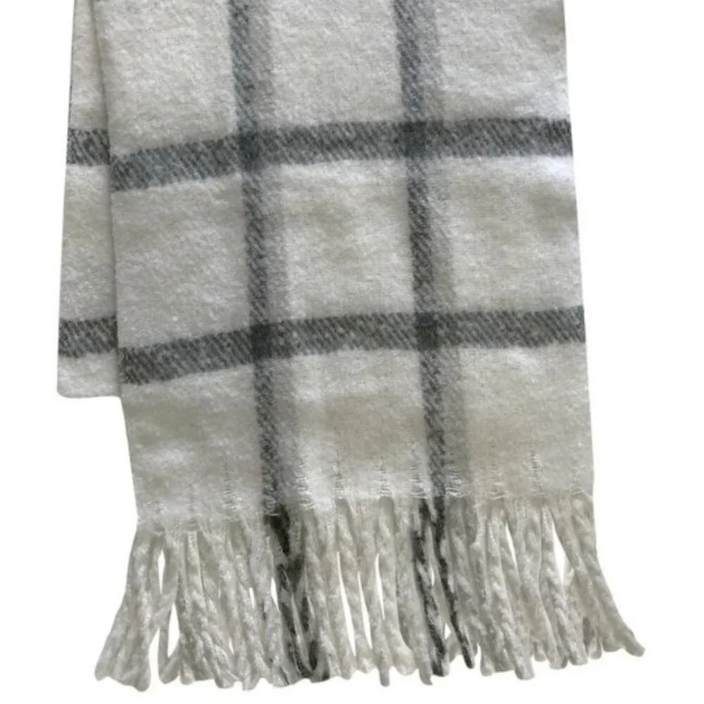 Igloos White Gray Plaid Boucle Noodle Shaw Winter Scarf